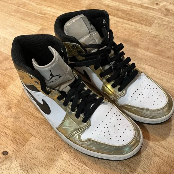 Size 9.5 - Jordan 1 Mid SE Metallic Gold 2020, Worn Nike Sneakers Shoes Rare - Picture 2 of 8